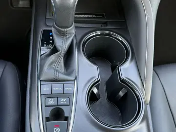 Toyota Camry Business 2.5 HYBRID