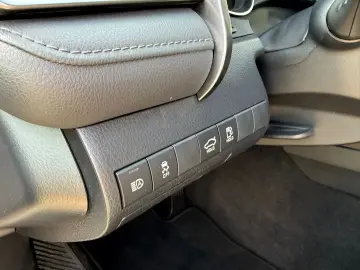 Toyota Camry Business 2.5 HYBRID