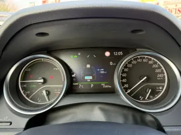 Toyota Camry Business 2.5 HYBRID