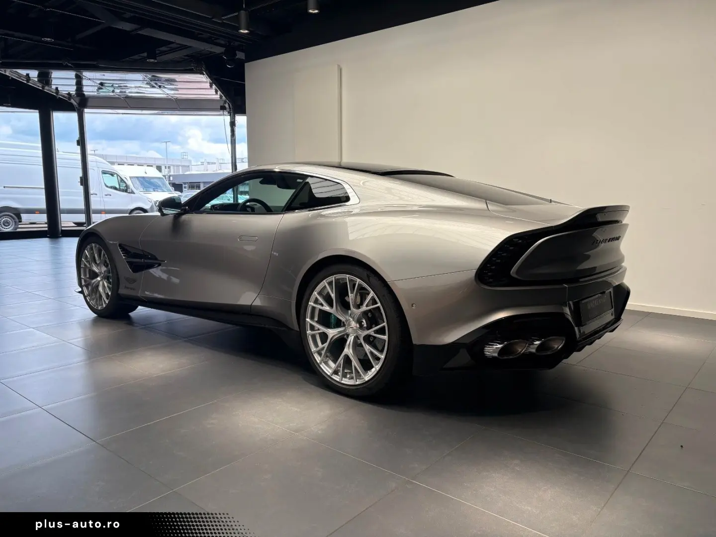 ASTON MARTIN Vanquish