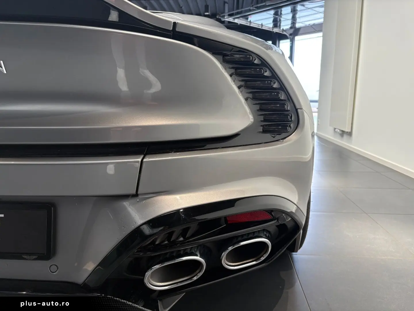 ASTON MARTIN Vanquish