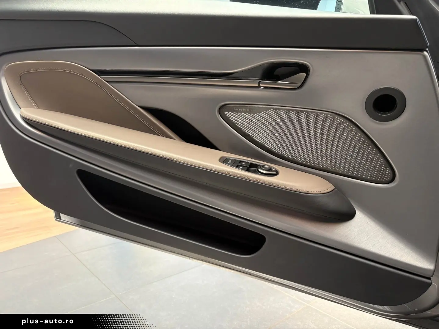 ASTON MARTIN Vanquish