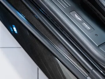 ASTON MARTIN Vanquish Coupe   25MY