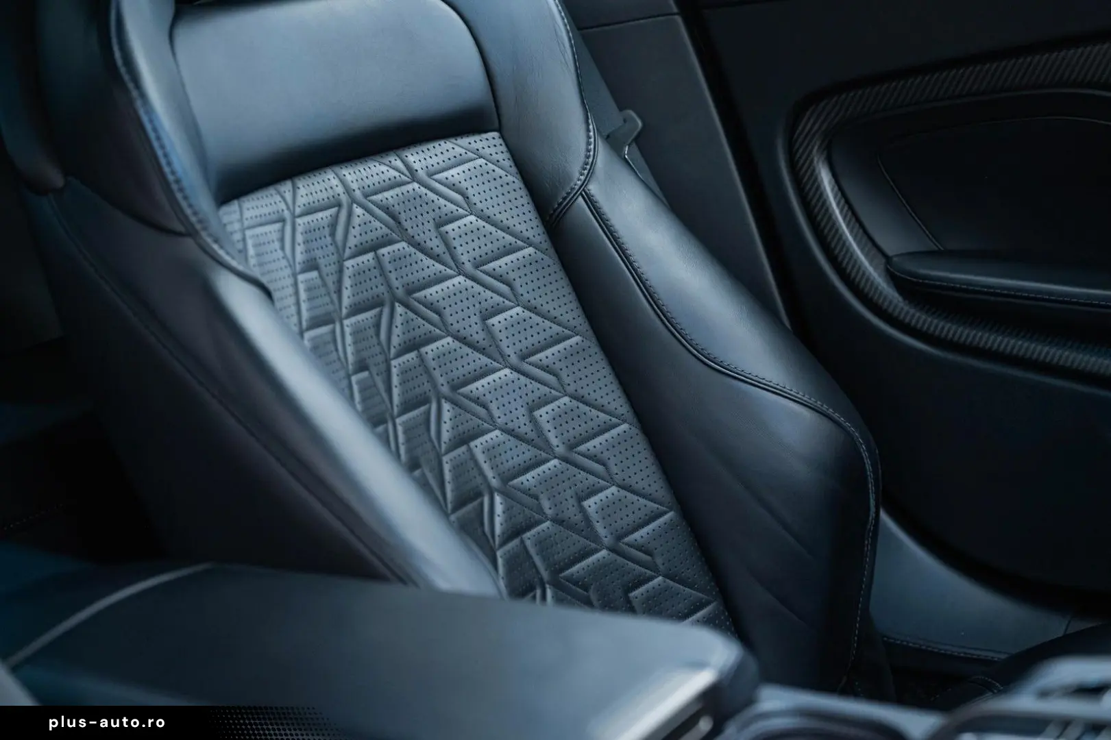 ASTON MARTIN Vanquish Coupe   25MY