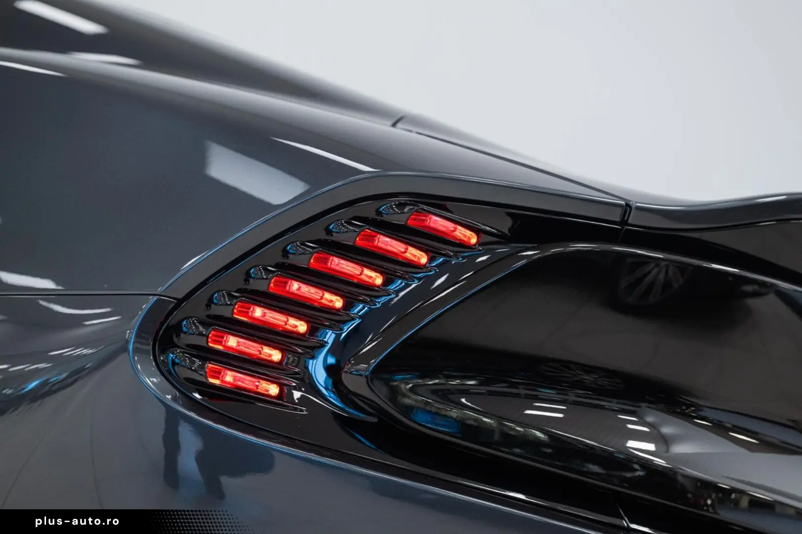 ASTON MARTIN Vanquish Coupe   25MY