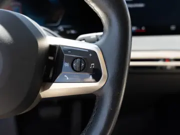 BMW iX xDrive 40 HUD LED NAVI KAMERA LEDER SHZ PDC