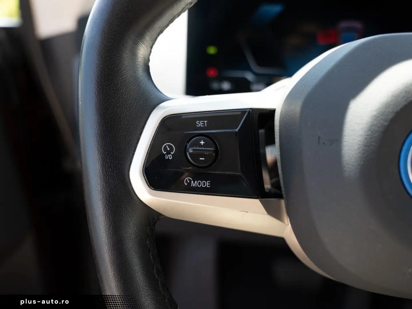 BMW iX xDrive 40 HUD LED NAVI KAMERA LEDER SHZ PDC