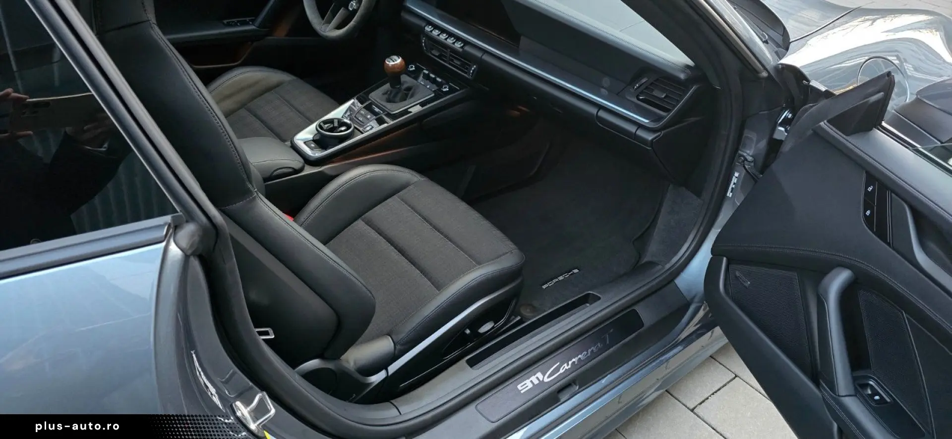 PORSCHE 992Carrera T