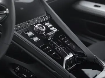 Aston Martin DB12   Panorama   Carbon Ceramic Brakes