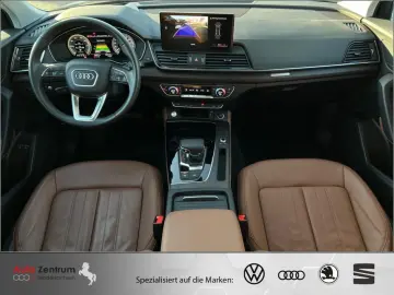 AUDI Q5 TFSIe quat S tron S line    AZN-Förderung