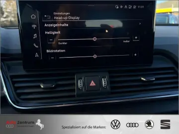 AUDI Q5 TFSIe quat S tron S line    AZN-Förderung