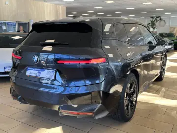 BMW iX 40 xDrive ACC HUD 360 AHK Leder HiFiSound WMP