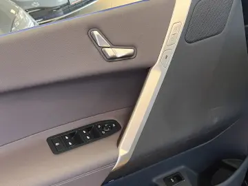 BMW iX 40 xDrive ACC HUD 360 AHK Leder HiFiSound WMP