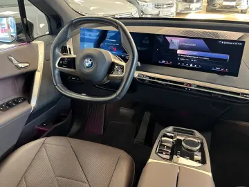 BMW iX 40 xDrive ACC HUD 360 AHK Leder HiFiSound WMP