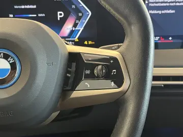 BMW iX 40 xDrive ACC HUD 360 AHK Leder HiFiSound WMP