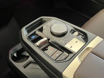 BMW iX 40 xDrive ACC HUD 360 AHK Leder HiFiSound WMP