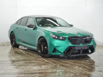 BMW M5 Limousine  Keramik-Bremse  Sitzbelüftung  Bow