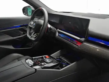 BMW M5 Limousine  Keramik-Bremse  Sitzbelüftung  Bow