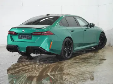 BMW M5 Limousine  Keramik-Bremse  Sitzbelüftung  Bow