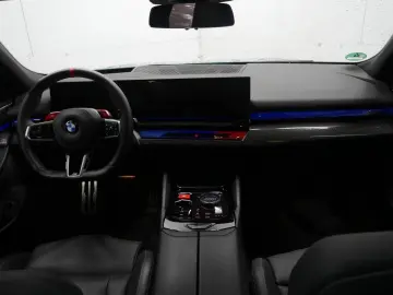 BMW M5 Limousine  Keramik-Bremse  Sitzbelüftung  Bow