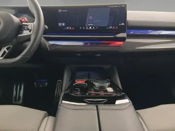 BMW M5 Limousine Carbon INDIVIDUAL. B&W