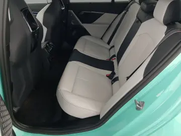 BMW M5 Limousine Carbon INDIVIDUAL. B&W