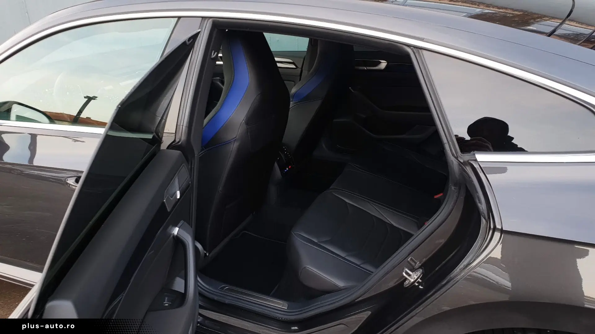 VW Arteon R 4M DSG Pano Leder ACC DCC 360  HUD 20