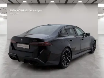 BMW M5 Limousine   Sound sistem PanoDach