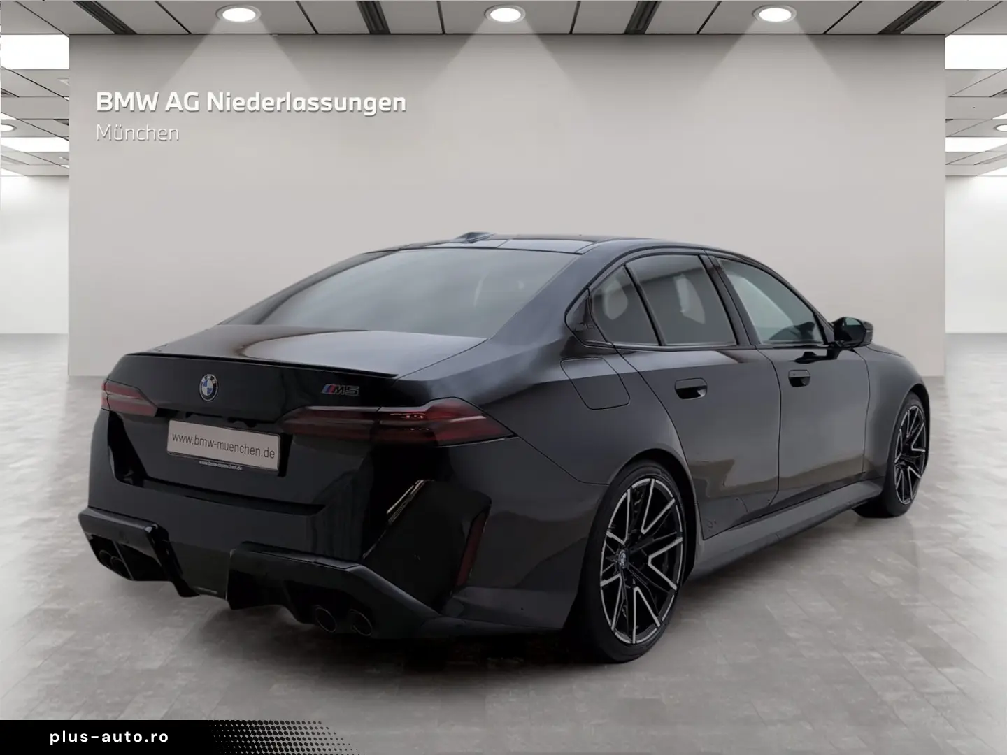 BMW M5 Limousine   Sound sistem PanoDach