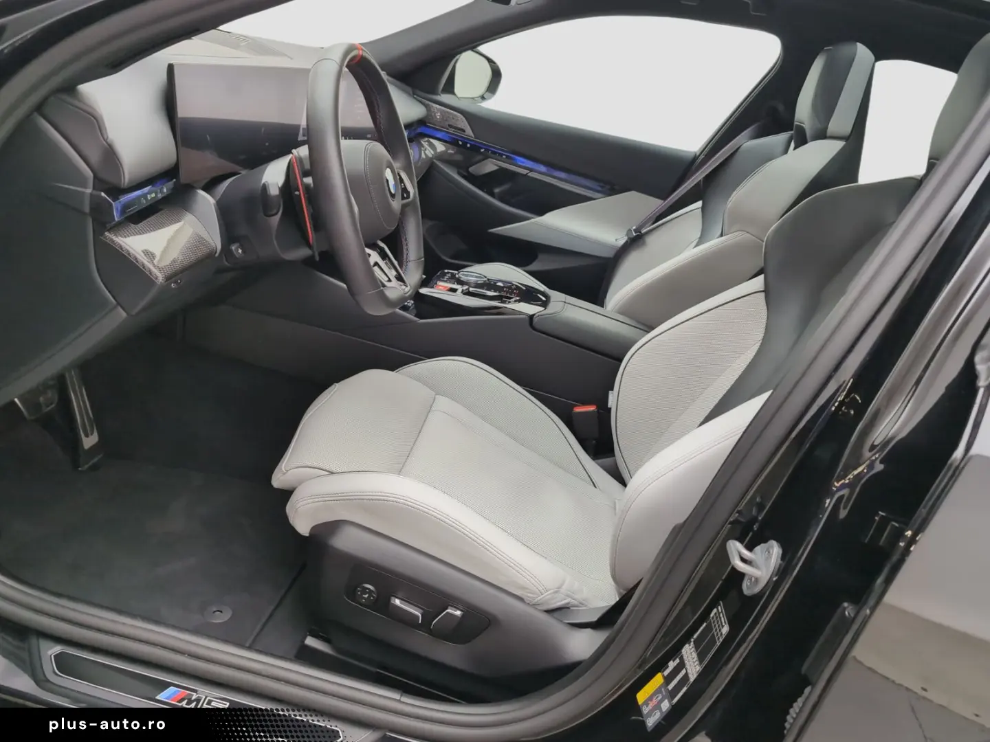 BMW M5 Limousine   Sound sistem PanoDach