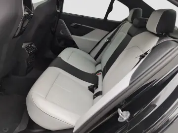 BMW M5 Limousine   Sound sistem PanoDach