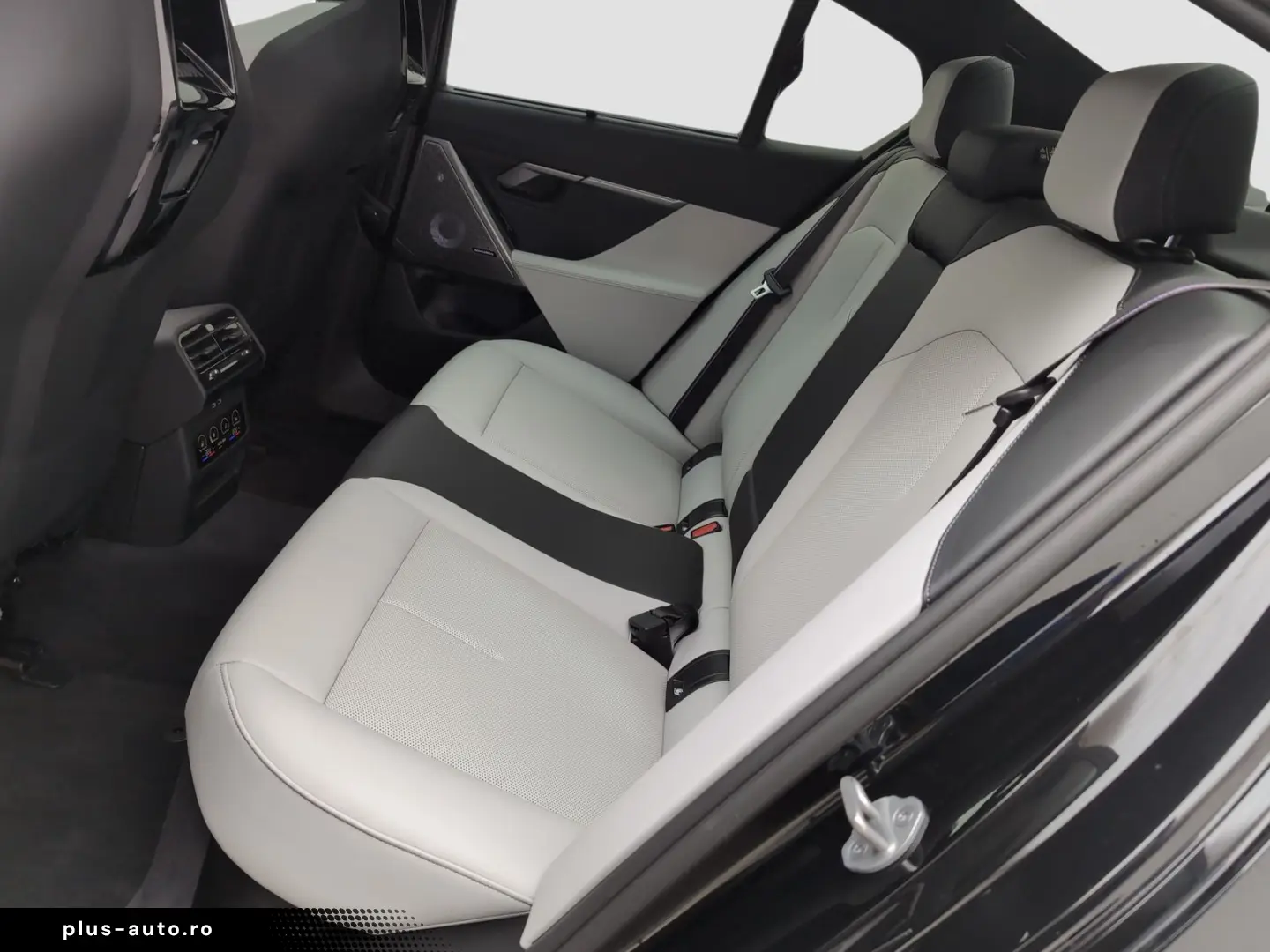 BMW M5 Limousine   Sound sistem PanoDach