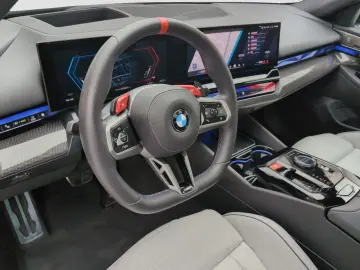 BMW M5 Limousine   Sound sistem PanoDach
