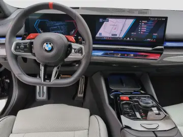 BMW M5 Limousine   Sound sistem PanoDach