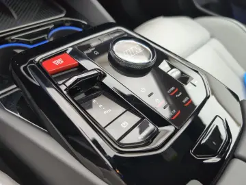 BMW M5 Limousine   Sound sistem PanoDach