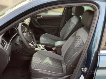 VW Tiguan R-Line DSG 4X4  Matrix  AHK