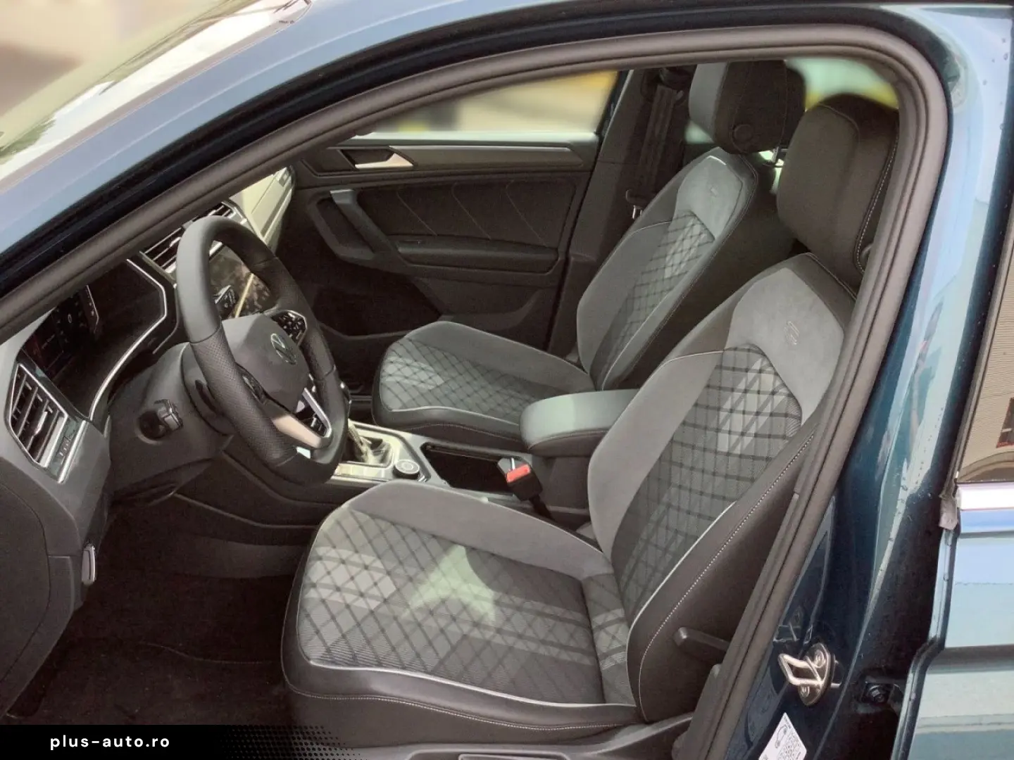 VW Tiguan R-Line DSG 4X4  Matrix  AHK