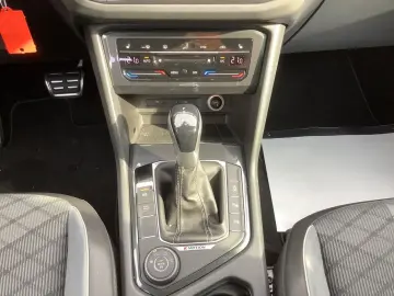 VW Tiguan R-Line DSG 4X4  Matrix  AHK