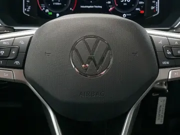 VW Tiguan Elegance 2.0 TDI ACC LHZ DAB MATRIX PANO