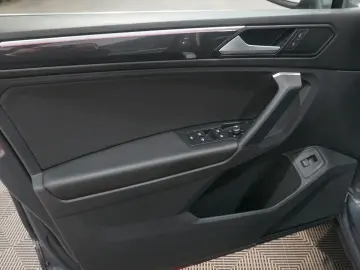 VW Tiguan Elegance 2.0 TDI ACC LHZ DAB MATRIX PANO