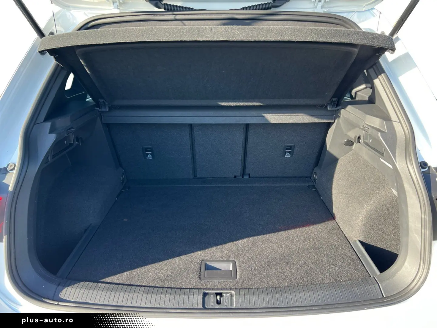 VW Tiguan R-Line 4MO TDI DSG 20  PANO AHK HARMAN IQ