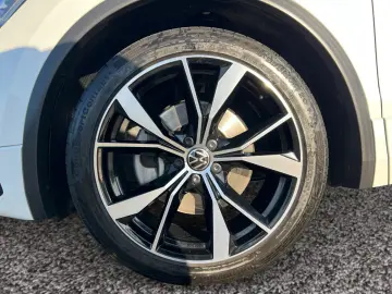 VW Tiguan R-Line 4MO TDI DSG 20  PANO AHK HARMAN IQ