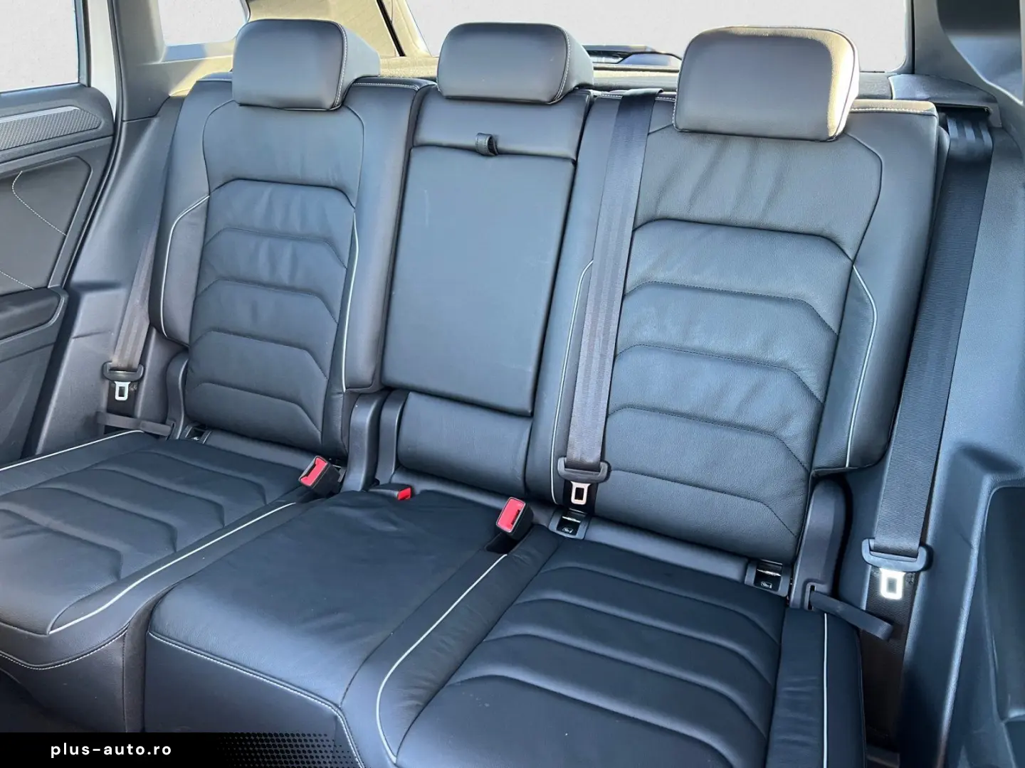 VW Tiguan R-Line 4MO TDI DSG 20  PANO AHK HARMAN IQ