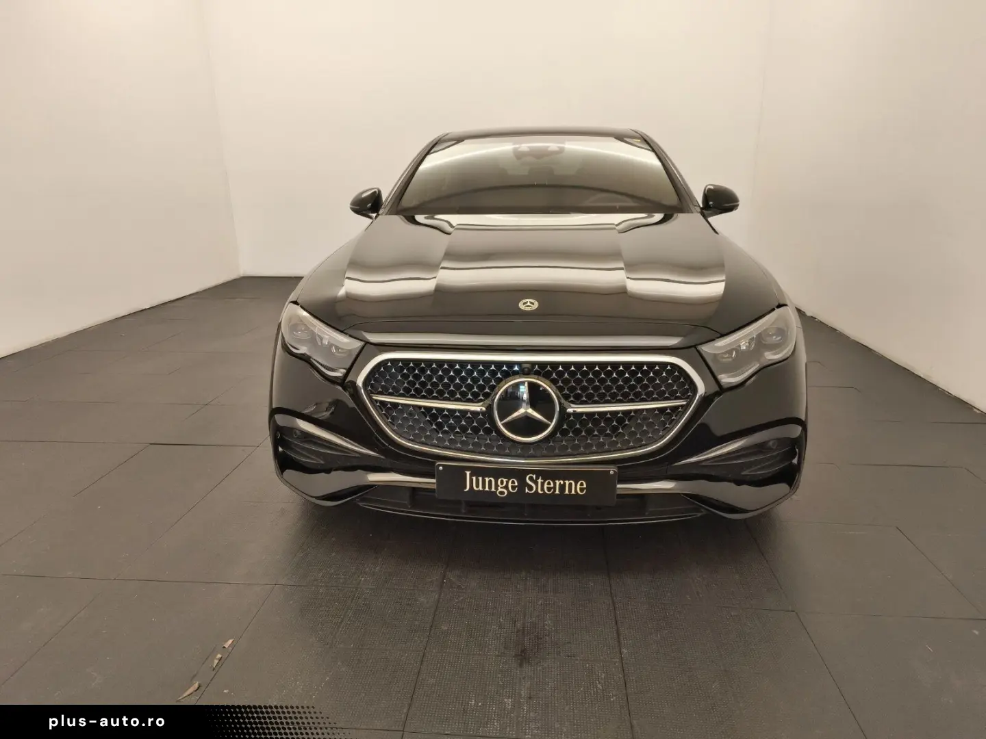 MERCEDES-BENZ E 200 AMG Pano Distro SuperScreen Burm