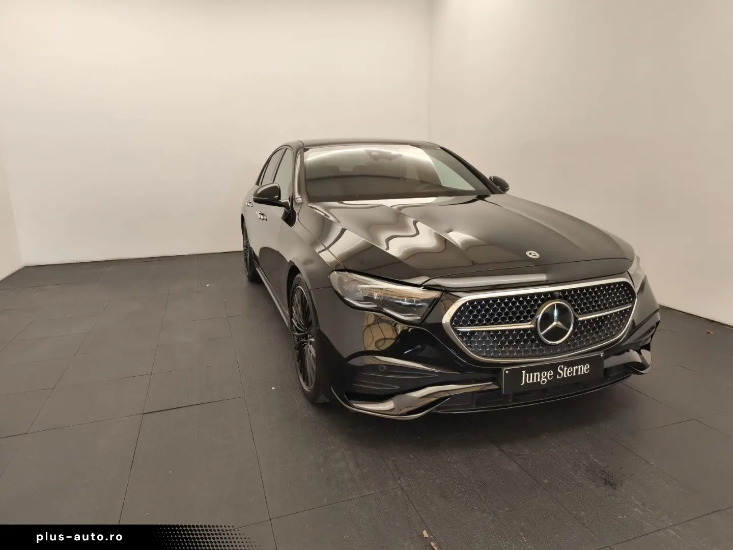 MERCEDES-BENZ E 200 AMG Pano Distro SuperScreen Burm