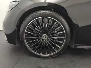 MERCEDES-BENZ E 200 AMG Pano Distro SuperScreen Burm