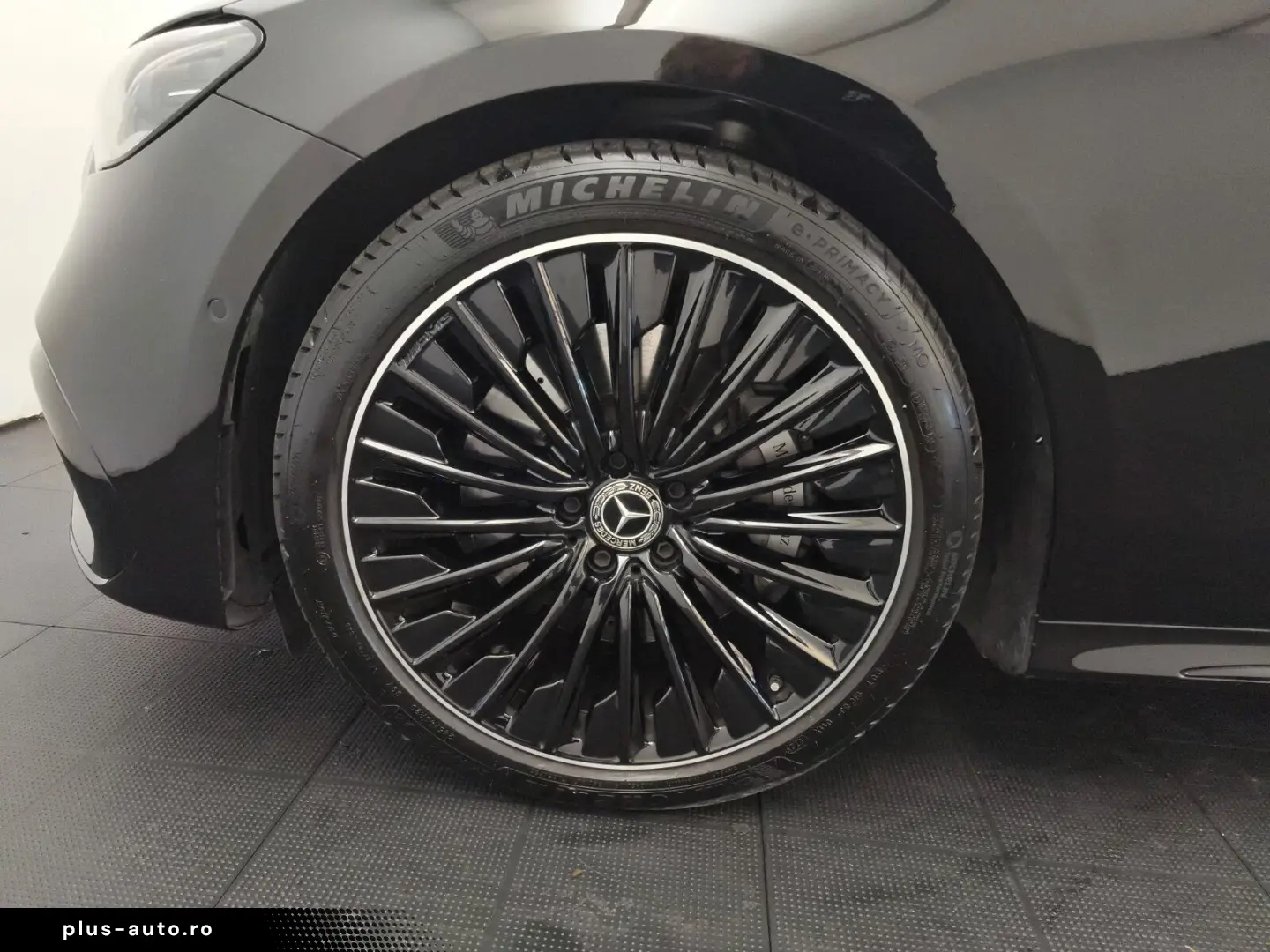 MERCEDES-BENZ E 200 AMG Pano Distro SuperScreen Burm