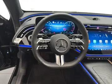 MERCEDES-BENZ E 200 AMG Pano Distro SuperScreen Burm