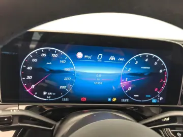 MERCEDES-BENZ E 200 AMG Pano Distro SuperScreen Burm