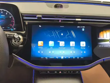 MERCEDES-BENZ E 200 AMG Pano Distro SuperScreen Burm